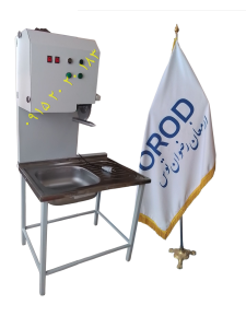 مرغ تکه‌کن سینک‌دار با طراحی بهداشتی، موتور خنک‌شونده، تیغه استیل و سینک استیل جانبی؛ مناسب برش سریع و شست‌وشوی هم‌زمان در محیط‌های حرفه‌ای.